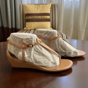 Tan splendid t-sandals